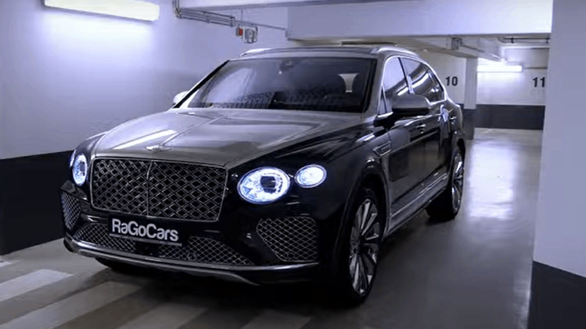 Bentley Bentayga EWB Mulliner - Long Ultra Luxury V8 SUV Beauty with Extended Wheel Base!